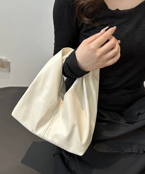 ampm（エーエムピーエム）の「ソフトフェイクレザー変形ハンドバッグ（ハンドバッグ・レディース・ブラック/ホワイト/ブラウン・FREE）」の8枚目の写真
