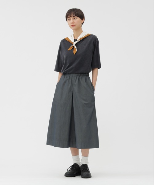 MHL.(エムエイチエル)の「DENSE COTTON NYLON(スカート・レディース・ネイビー/ダークグリーン・1/2/3)」の1枚目の写真