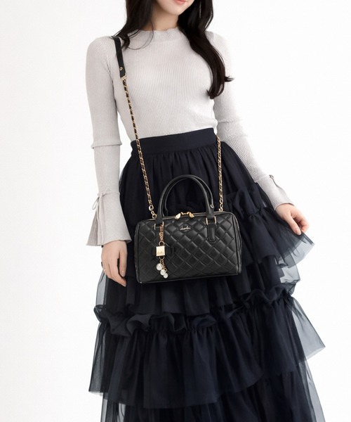 dazzlin（ダズリン）の「【dazzlin/ダズリン】キルティング　リボンキーチャーム付ボストンバッグ／500mlペットボトル収納可（ボストンバッグ・レディース・ブラック/ピンク/アイボリー/ミント・FREE）」の2枚目の写真