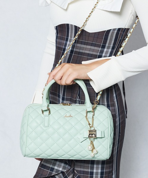 dazzlin（ダズリン）の「【dazzlin/ダズリン】キルティング　リボンキーチャーム付ボストンバッグ／500mlペットボトル収納可（ボストンバッグ・レディース・ブラック/ピンク/アイボリー/ミント・FREE）」の9枚目の写真