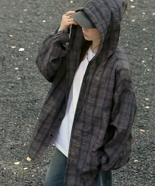 VIBGYOR(ヴィブジョー)の「オーバーサイズ チェックフーディーシャツ/ユニセックス(CZ)(シャツ/ブラウス・レディース・ブラウン/グレー/ブルー・MEDIUM/LARGE)」の2枚目の写真