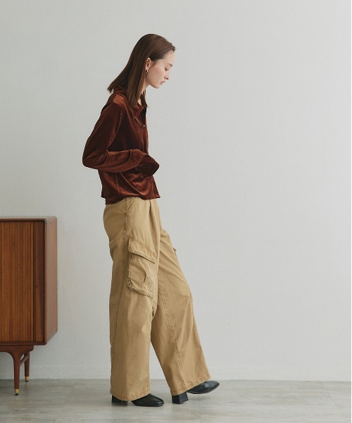 ad thie（アドティエ）の「ベルト付き タックカーブカーゴパンツ（カーゴパンツ・レディース・ベージュ・MEDIUM/LARGE）」の3枚目の写真