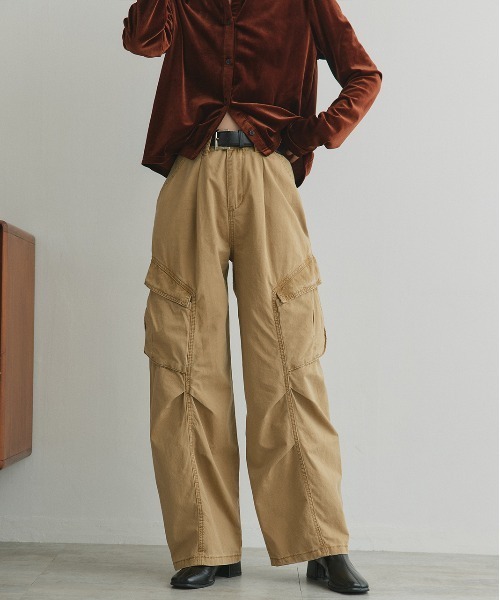ad thie（アドティエ）の「ベルト付き タックカーブカーゴパンツ（カーゴパンツ・レディース・ベージュ・MEDIUM/LARGE）」の5枚目の写真