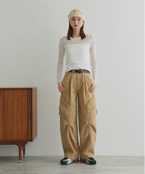ad thie（アドティエ）の「ベルト付き タックカーブカーゴパンツ（カーゴパンツ・レディース・ベージュ・MEDIUM/LARGE）」の8枚目の写真
