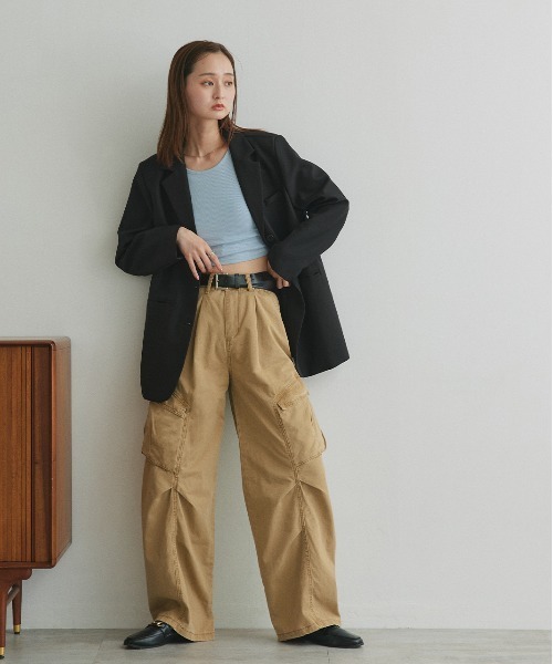 ad thie（アドティエ）の「ベルト付き タックカーブカーゴパンツ（カーゴパンツ・レディース・ベージュ・MEDIUM/LARGE）」の15枚目の写真