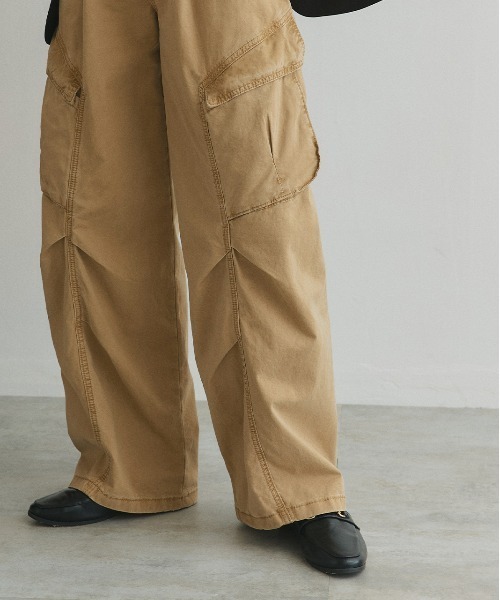 ad thie（アドティエ）の「ベルト付き タックカーブカーゴパンツ（カーゴパンツ・レディース・ベージュ・MEDIUM/LARGE）」の18枚目の写真