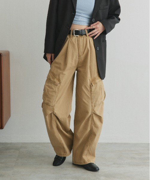 ad thie（アドティエ）の「ベルト付き タックカーブカーゴパンツ（カーゴパンツ・レディース・ベージュ・MEDIUM/LARGE）」の19枚目の写真