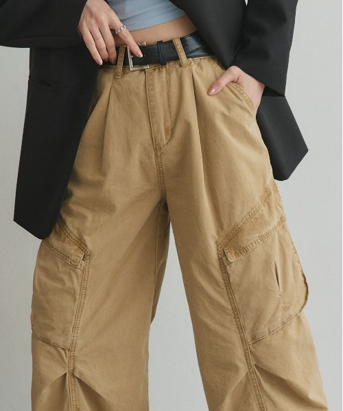 ad thie（アドティエ）の「ベルト付き タックカーブカーゴパンツ（カーゴパンツ・レディース・ベージュ・MEDIUM/LARGE）」の20枚目の写真