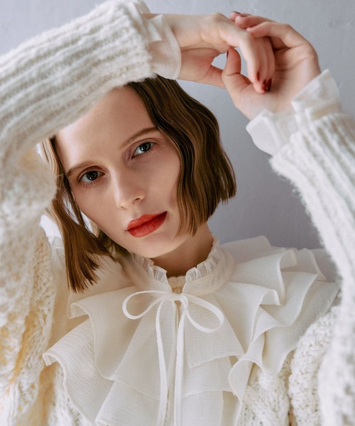 mysty woman（ミスティウーマン）の「ボートネックケーブルニット 583461（ニット/セーター・レディース・アイボリー/ブラウン・FREE）」の3枚目の写真