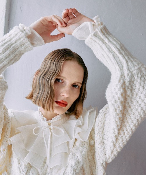 mysty woman（ミスティウーマン）の「ボートネックケーブルニット 583461（ニット/セーター・レディース・アイボリー/ブラウン・FREE）」の8枚目の写真