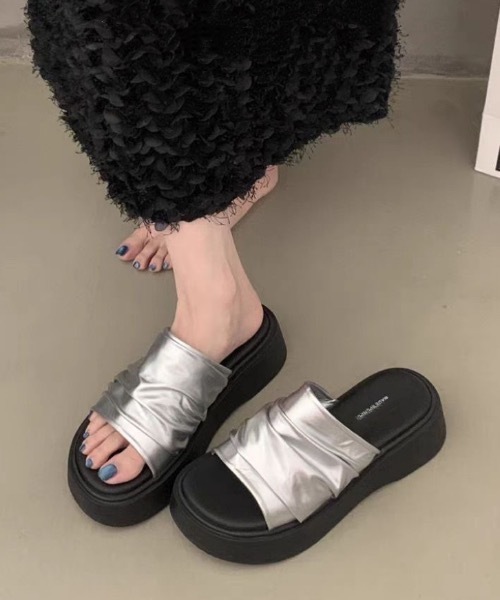 FUNdaysion（ファンデイション）の「厚底サンダル（スニーカー・レディース・シルバー/ホワイト/ベージュ・24cm/23.5cm/23cm）」の3枚目の写真