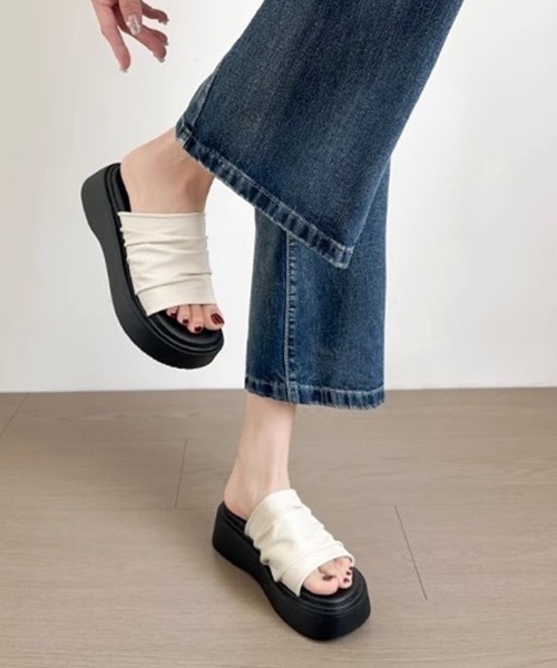 FUNdaysion（ファンデイション）の「厚底サンダル（スニーカー・レディース・シルバー/ホワイト/ベージュ・24cm/23.5cm/23cm）」の8枚目の写真