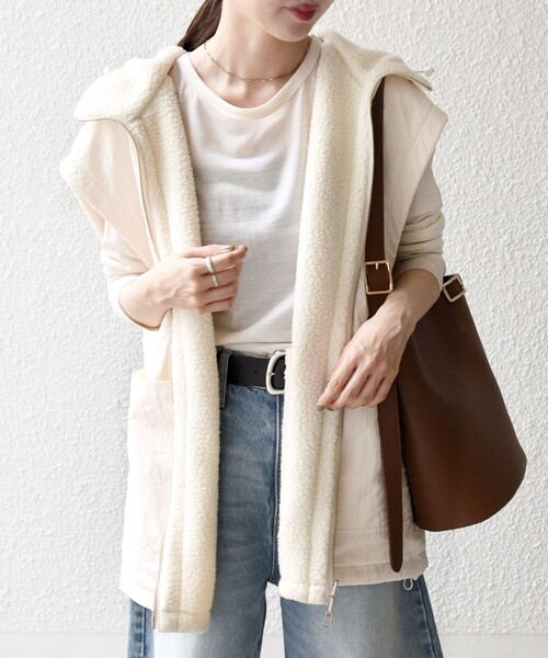 SHIPS any（シップス エニィ）の「SHIPS any: ナイロン × ボア リバーシブル フーディー ベスト（ベスト・レディース・オリーブ/ナチュラル・ONE SIZE）」の3枚目の写真