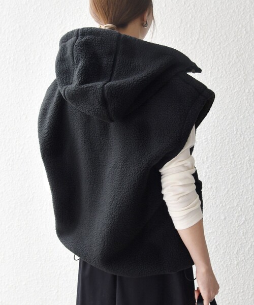 SHIPS any（シップス エニィ）の「SHIPS any: ナイロン × ボア リバーシブル フーディー ベスト（ベスト・レディース・オリーブ/ナチュラル・ONE SIZE）」の19枚目の写真