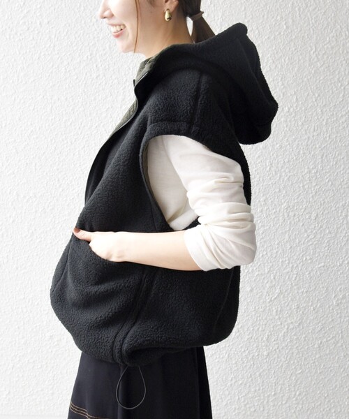 SHIPS any（シップス エニィ）の「SHIPS any: ナイロン × ボア リバーシブル フーディー ベスト（ベスト・レディース・オリーブ/ナチュラル・ONE SIZE）」の20枚目の写真