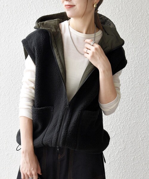 SHIPS any（シップス エニィ）の「SHIPS any: ナイロン × ボア リバーシブル フーディー ベスト（ベスト・レディース・オリーブ/ナチュラル・ONE SIZE）」の21枚目の写真