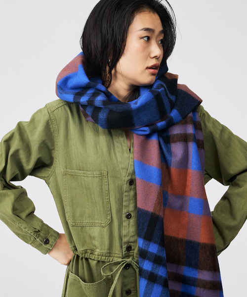 TWEED MILL（ツイードミル）の「【TWEEDMILL/ツイードミル】大判チェック柄ストール/ユニセックス/Large Stole 70-190（マフラー・メンズ・イエロー系その他/グレー系その他/ブラウン系その他/レッド系その他/ブルー系その他・フリー）」の3枚目の写真