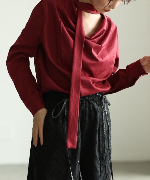 Sawa a la mode(サワアラモード)の「タイ付きプルオーバーブラウス(シャツ/ブラウス・レディース・グレー/ブラック/ボルドー・FREE)」の2枚目の写真
