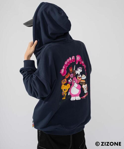 WEGO(ウィゴー)の「WEGO/ZIZONE別注グラフィックZIPパーカー(パーカー・メンズ・ネイビー/アッシュグレー・MEDIUM/LARGE)」の8枚目の写真