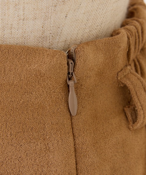 one after another NICE CLAUP（ワンアフターアナザーナイスクラップ）の「ムートンミニスカート/セットアップアウターあり（スカート・レディース・キャメル/オフホワイト/グレー・FREE）」の4枚目の写真
