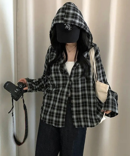 VIBGYOR(ヴィブジョー)の「ルーズフードチェックシャツ/韓国 ストリート(CZ)(シャツ/ブラウス・レディース・ブルー/グレー/ブラック/アイボリー・FREE)」の3枚目の写真