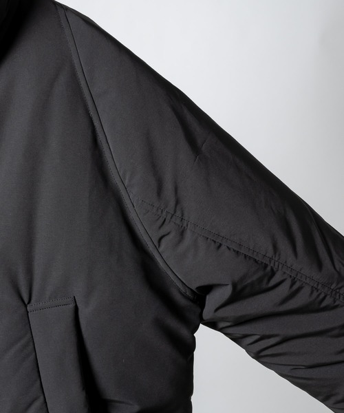 KUUUPY（クーピー）の「High-Neck Volume Padded Jacket - ハイネックボリュームパデッドジャケット（ダウンジャケット/コート・メンズ・ブラック/グレー・SMALL/MEDIUM/LARGE）」の5枚目の写真