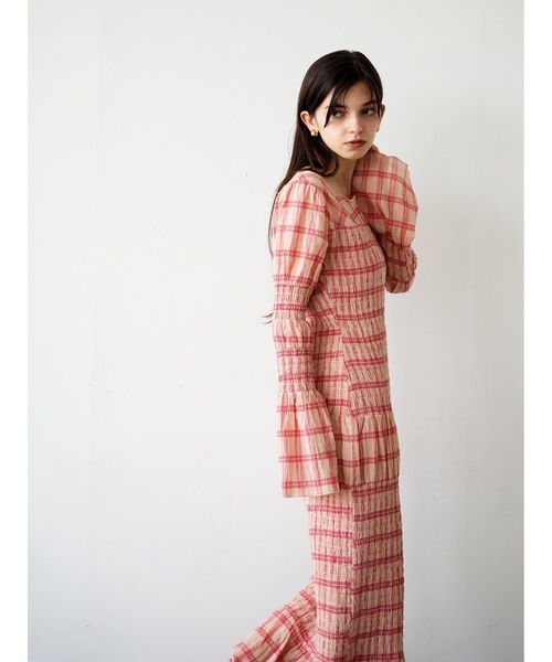 Katrin TOKYO(カトリーントーキョー)の「shirring bell sleeve onepiece(ワンピース・レディース・ブラック/レッド・FREE/XS)」の1枚目の写真