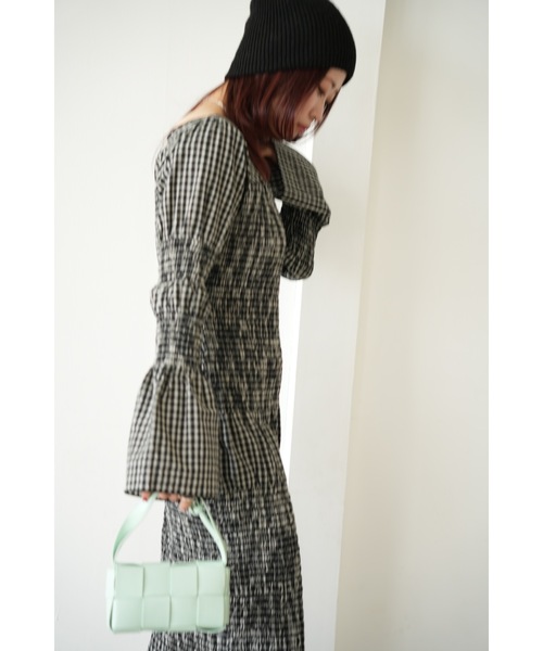 Katrin TOKYO(カトリーントーキョー)の「shirring bell sleeve onepiece(ワンピース・レディース・ブラック/レッド・FREE/XS)」の7枚目の写真