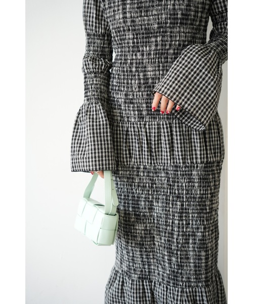 Katrin TOKYO(カトリーントーキョー)の「shirring bell sleeve onepiece(ワンピース・レディース・ブラック/レッド・FREE/XS)」の8枚目の写真