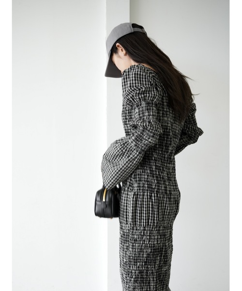 Katrin TOKYO(カトリーントーキョー)の「shirring bell sleeve onepiece(ワンピース・レディース・ブラック/レッド・FREE/XS)」の5枚目の写真