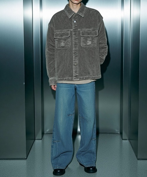 BENUSTA(ベヌスタ)の「A'GEM/9 × .kom 『BENUSTA /ベヌスタ』Faded Corduroy Shirt Jacket /フェードコーデュロイシャツジャケット(ブルゾン・メンズ・ブラック/レッド・M/L)」の3枚目の写真