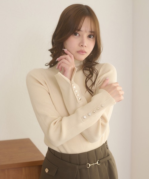 Ambre Neige(アンブルネージュ)の「gold button hige neck rib knit tops / ゴールドボタンハイネックリブニットトップス(ニット/セーター・レディース・ボルドー/ダークブラウン/ブラック/ホワイト系その他/アイボリー・FREE)」の10枚目の写真