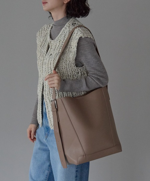 GUSCIO（グッシオ）の「【グッシオベーシック】ワンショルダー２WAYトートバッグ　A4　通勤通学（ビジネスバッグ・レディース・ブラウン/キャメル/ベージュ/ブラック・FREE）」の3枚目の写真