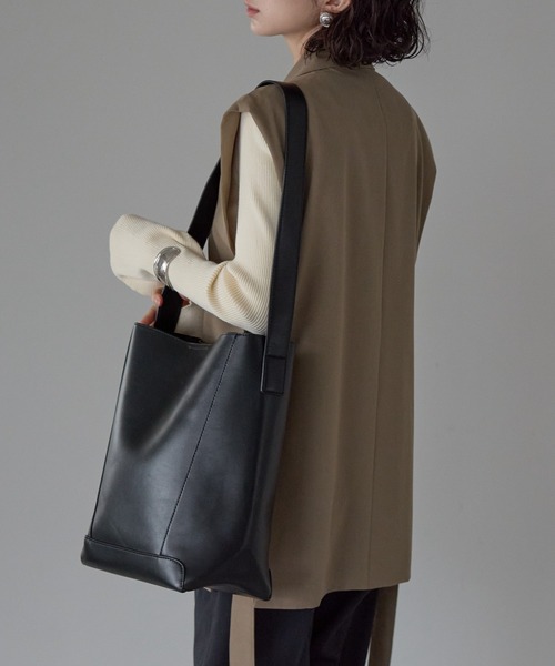 GUSCIO（グッシオ）の「【グッシオベーシック】ワンショルダー２WAYトートバッグ　A4　通勤通学（ビジネスバッグ・レディース・ブラウン/キャメル/ベージュ/ブラック・FREE）」の10枚目の写真