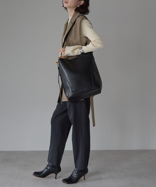 GUSCIO（グッシオ）の「【グッシオベーシック】ワンショルダー２WAYトートバッグ　A4　通勤通学（ビジネスバッグ・レディース・ブラウン/キャメル/ベージュ/ブラック・FREE）」の13枚目の写真