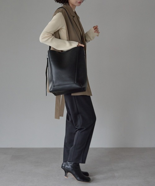 GUSCIO（グッシオ）の「【グッシオベーシック】ワンショルダー２WAYトートバッグ　A4　通勤通学（ビジネスバッグ・レディース・ブラウン/キャメル/ベージュ/ブラック・FREE）」の17枚目の写真