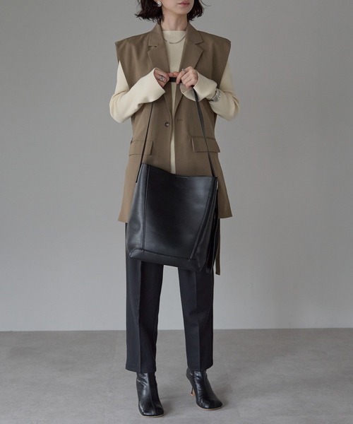 GUSCIO（グッシオ）の「【グッシオベーシック】ワンショルダー２WAYトートバッグ　A4　通勤通学（ビジネスバッグ・レディース・ブラウン/キャメル/ベージュ/ブラック・FREE）」の18枚目の写真