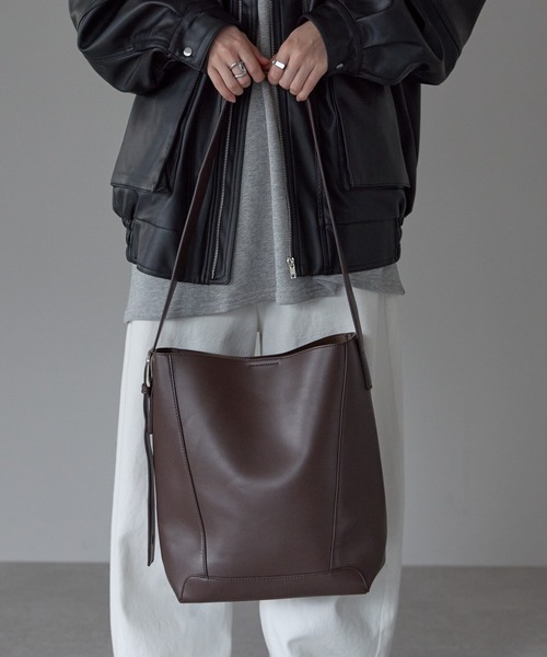 GUSCIO（グッシオ）の「【グッシオベーシック】ワンショルダー２WAYトートバッグ　A4　通勤通学（ビジネスバッグ・レディース・ブラウン/キャメル/ベージュ/ブラック・FREE）」の21枚目の写真