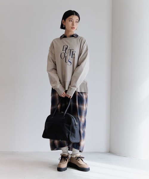 BAYFLOW（ベイフロー）の「[着膨れしない素材感]アソートロゴスウェットプルオーバー（Tシャツ/カットソー・レディース・ブラック/ベージュ/ボルドー・FREE）」の22枚目の写真