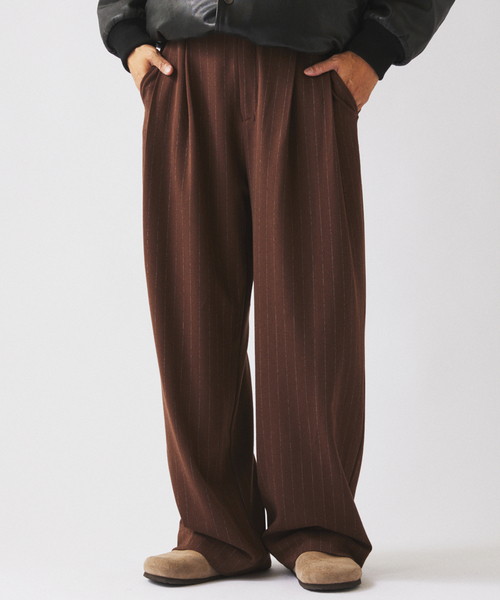 JOURNAL STANDARD relume(ジャーナルスタンダード レリューム)の「ヒールカット ルーズ ストライプ スラックス(スラックス・メンズ・チャコールグレー/ブラウン・LARGE/MEDIUM/SMALL)」の2枚目の写真