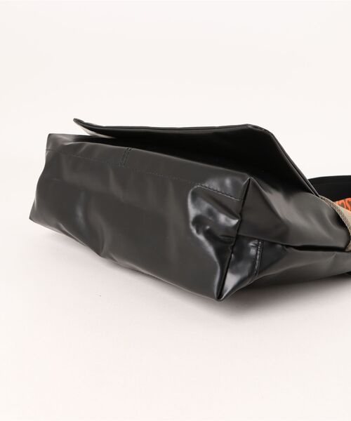 Jack Gomme(ジャックゴム)の「【JACK GOMME】ショルダーバッグ メッセンジャーバッグ RIGA Sac besace(ショルダーバッグ・メンズ・ベージュ/ブラック・FREE)」の4枚目の写真