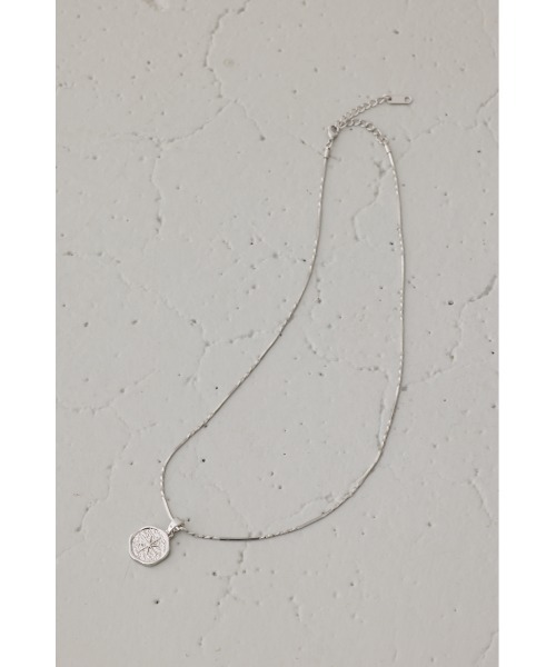 AZUL by moussy（アズールバイマウジー）の「スネークチェーンコインネックレス（ネックレス・メンズ・ゴールド/シルバー・FREE）」の5枚目の写真