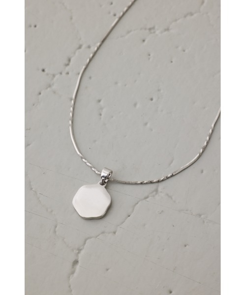 AZUL by moussy（アズールバイマウジー）の「スネークチェーンコインネックレス（ネックレス・メンズ・ゴールド/シルバー・FREE）」の7枚目の写真