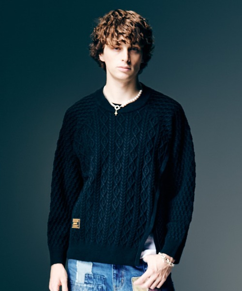 Asymmetry Cable Knit — асимметричный вязаный свитер