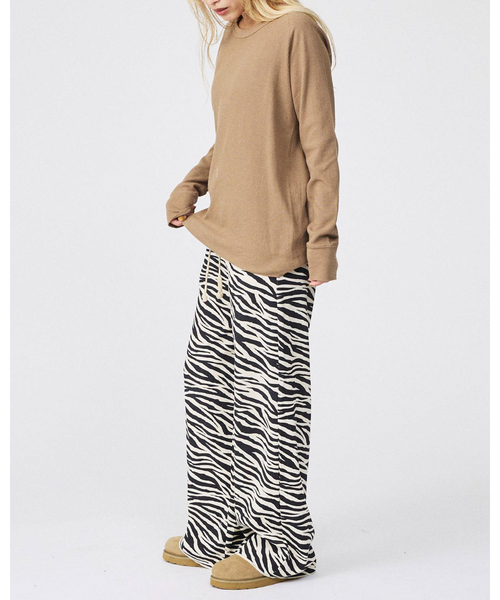 FRUIT OF THE LOOM（フルーツオブザルーム）の「【FRUIT OF THE LOOM/フルーツ オブ ザ ルーム】【上下2点セット】ワッフルルームウエアアニマル/アニマル/ギフト/おうち/パジャマ【WEB限定】（ルームウェア/パジャマ・レディース・ブラック/グレー/ブラウン・M/L）」の3枚目の写真