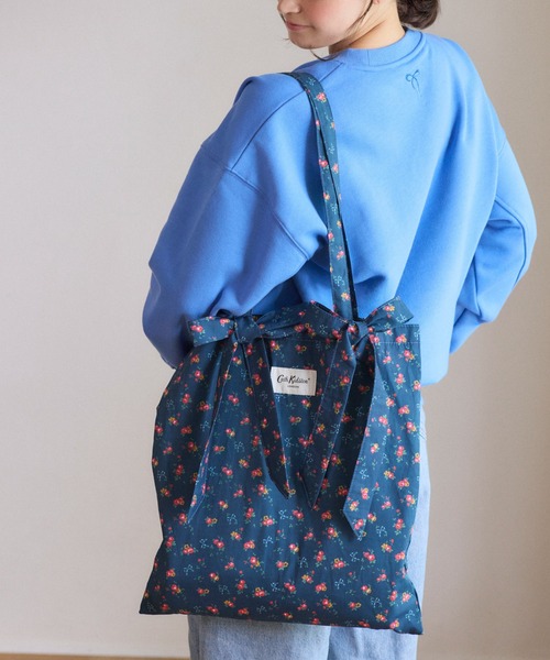 Cath Kidston（キャスキッドソン）の「【ZOZO限定】リボントートバッグ（トートバッグ・レディース・アイボリー/ネイビー・FREE）」の2枚目の写真