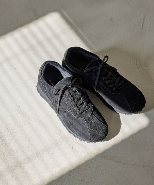 studio CLIP（スタディオクリップ）の「【撥水・消臭・抗菌防臭】軽らく撥水スエードスニーカー（スニーカー・レディース・ベージュ/ダークブラウン/ブラック・LARGE/MEDIUM）」の2枚目の写真