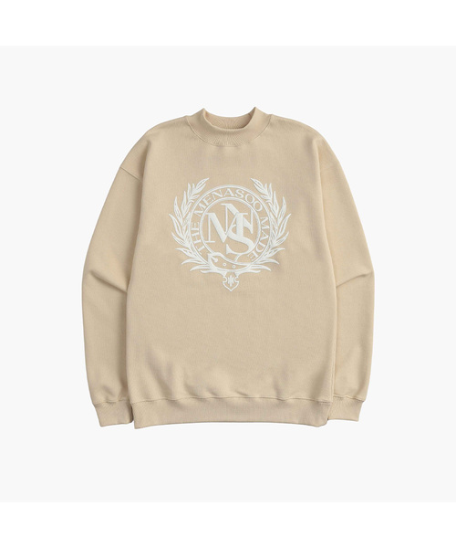 MENASOO(ミナス)の「UNISEX HERITAGE EMBLEM MOCK-NECK SWEATSHIRT IVORY(スウェット・メンズ・アイボリー・FREE)」の1枚目の写真