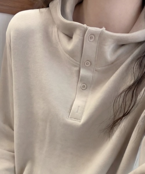 cammie(キャミー)の「ボタンデザインハイネックトップス(パーカー・レディース・ダークグレー/アイボリー・M/L)」の3枚目の写真