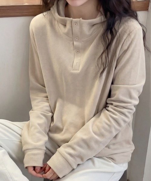 cammie(キャミー)の「ボタンデザインハイネックトップス(パーカー・レディース・ダークグレー/アイボリー・M/L)」の4枚目の写真